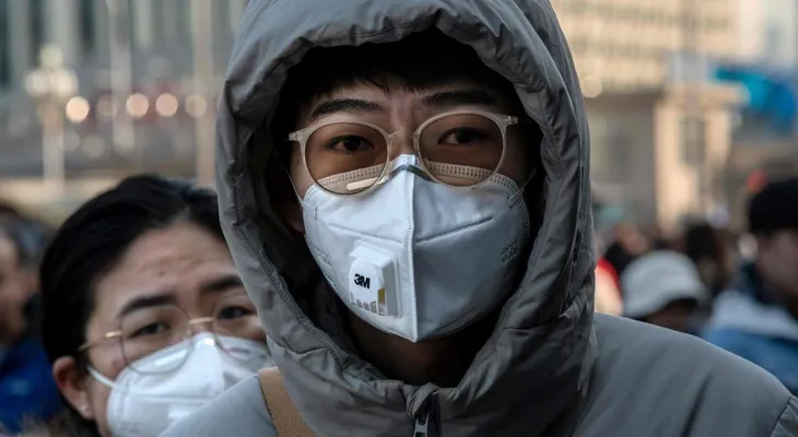 Suben a  304 muertes por coronavirus en China y a 14 mil 380 los afectados