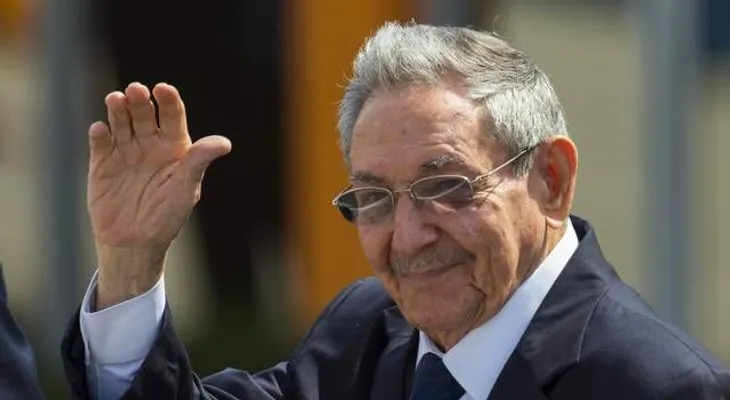 Raúl cumple  85 años con Cuba de moda