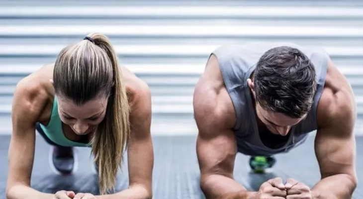 Gym de a dos: 4 ejercicios para hacer con tu pareja