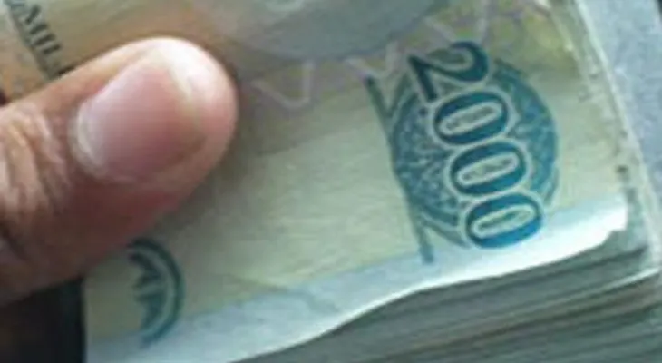 Familias ocupan alcaldía de Santiago en reclamo de dinero