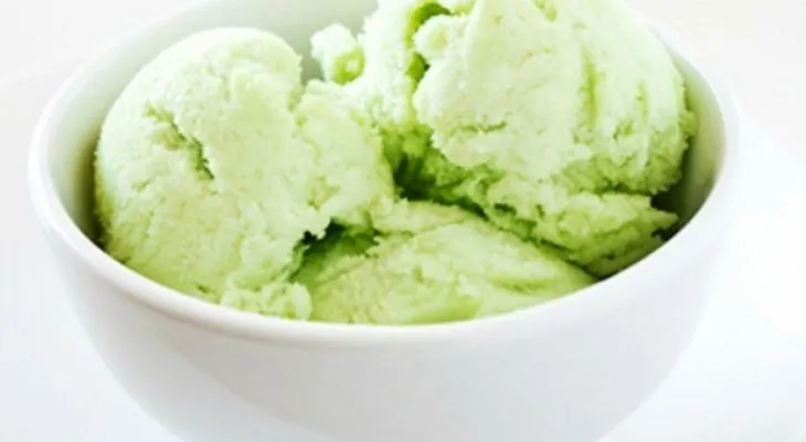 Cómo preparar una nieve de manzana verde