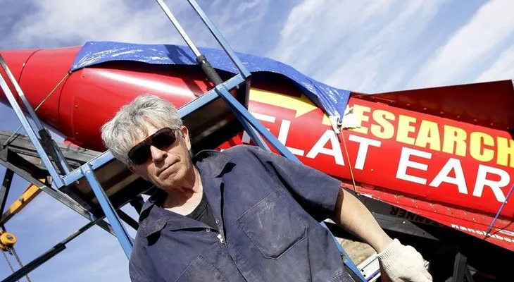 Mike Hughes no pudo sobrevivir en su intento por probar que la Tierra es plana