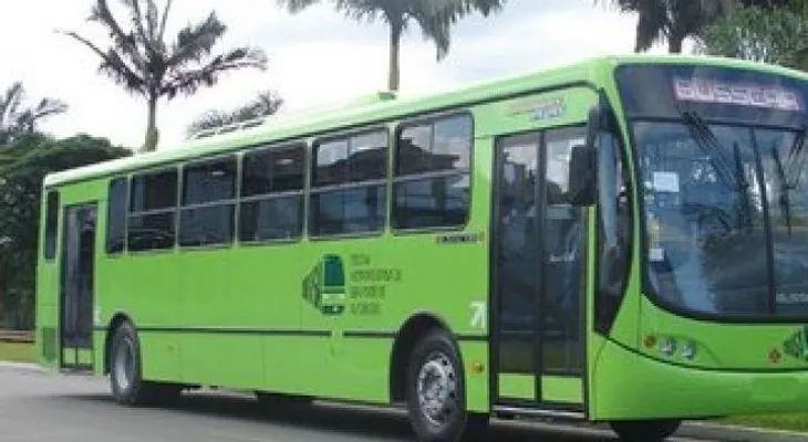 Se incendia autobús de la Omsa en Santiago