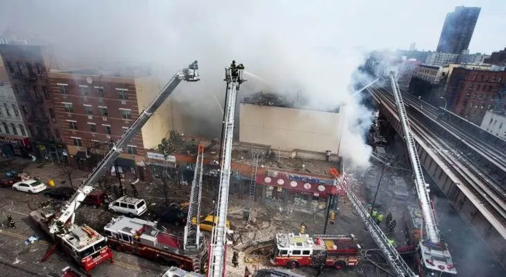Video del colapso edificio en Nueva York