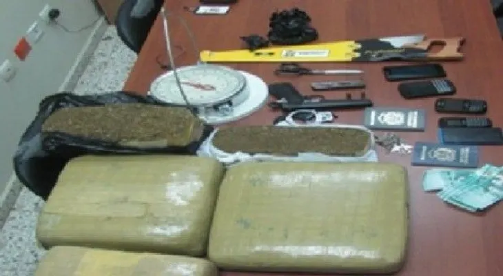 Ocupan 26 libras de marihuana y apresan 7