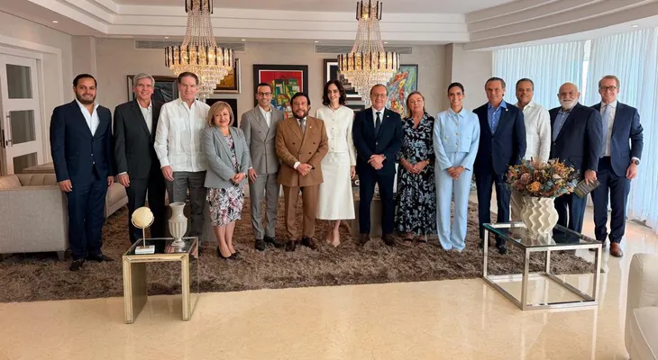 Vicepresidente de El Salvador comparte con destacados empresarios dominicanos durante visita a Santo Domingo