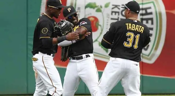 Con jonrón de Davis, Piratas vencen a Cardenales 