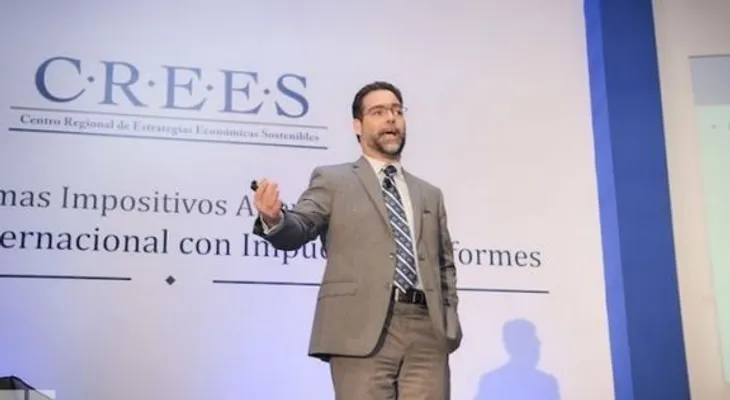 Economista explica razones desplome petróleo no se refleje en precios de RD