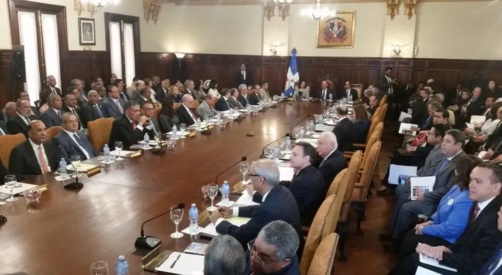 Danilo deja fuera de reunión Consejo de Gobierno a varios funcionarios que llegaron tarde 