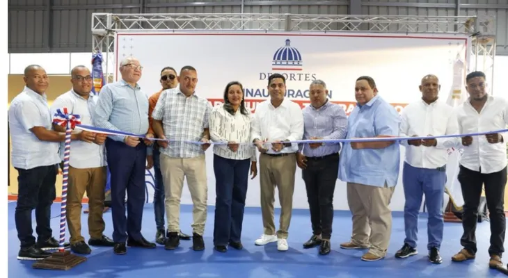 Gobierno inaugura instalaciones deportivas en Peravia y Azua