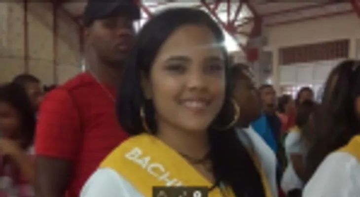 Martha Heredia se gradúa con honores