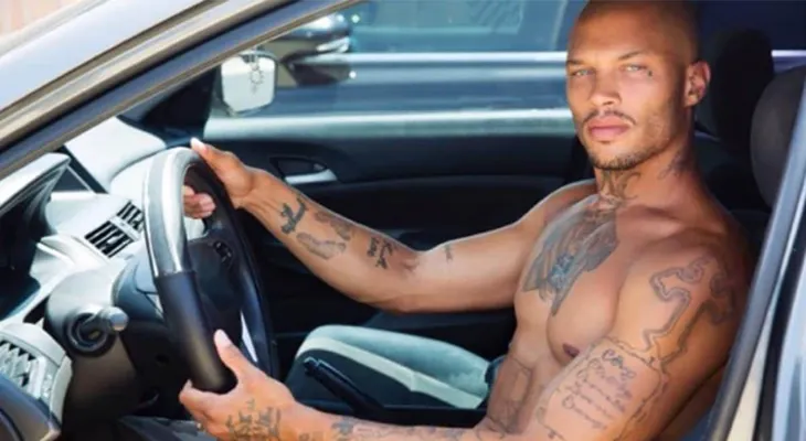 El "criminal más sexy del mundo" fue detenido y deportado a los Estados Unidos