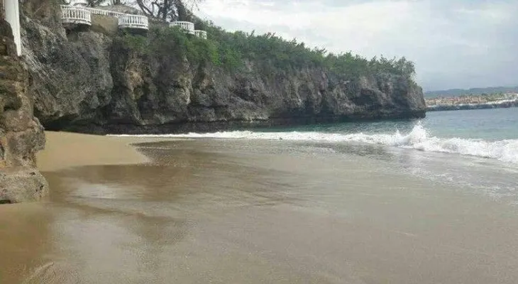 La nueva playa en Sosúa genera conflicto; denuncian hotel cobra para poder pasar a ella 