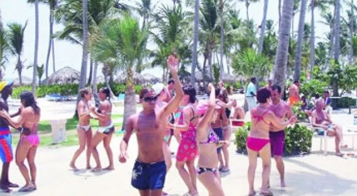 Récord de turistas visitaron el Caribe en 2014