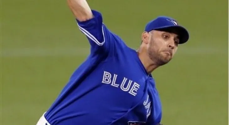 Estrada lanza joya y Azulejos fuerzan a un sexto juego ante Reales