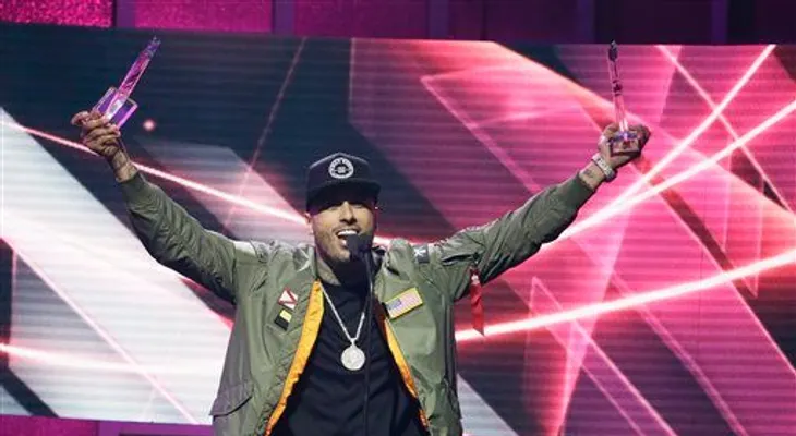 Nicky Jam gana Premio Billboard, se lo dedica a Venezuela 