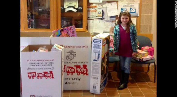 Niña de 9 años dona sus regalos de cumpleaños a los más necesitados en Massachusetts