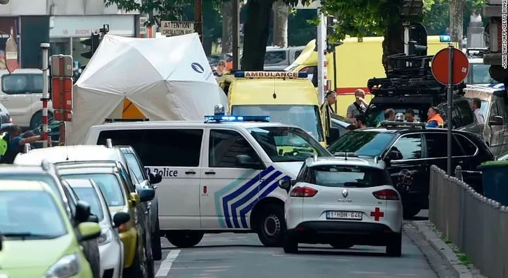 Mueren dos policías y un transeúnte por un tiroteo en Bélgica