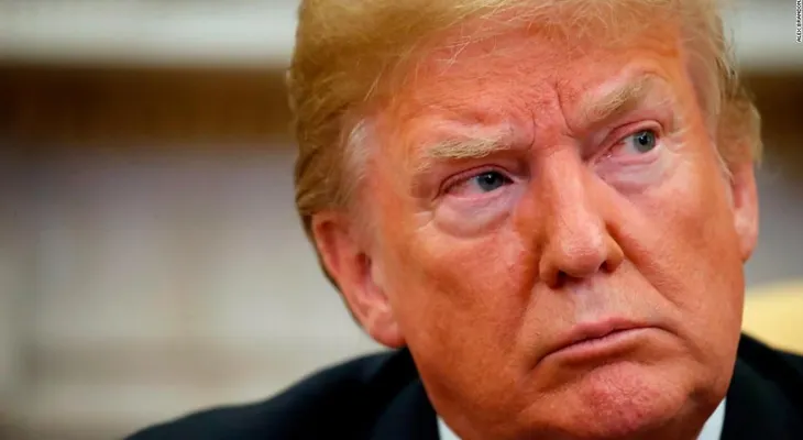 Donald Trump puso el "YO" en su tuit del Día de los Caídos