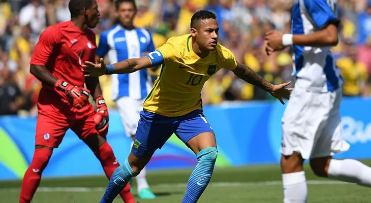 Neymar firma con el PSG por cinco años