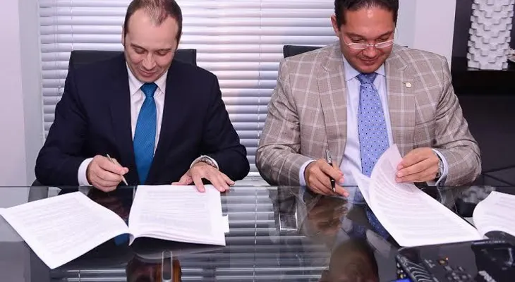 Falcondo y la universidad UCE firman alianza estratégica