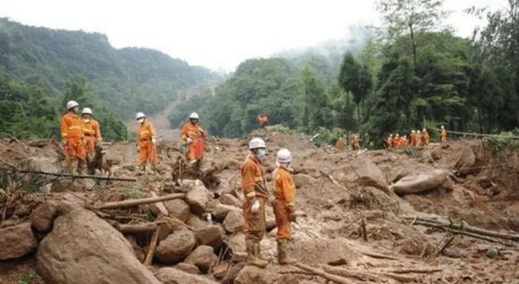 Mueren tres personas tras un corrimiento de tierras en el sur de China