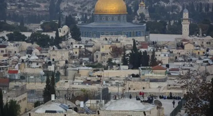 "Capital de la Navidad" festeja la entrada del líder católico desde Jerusalén