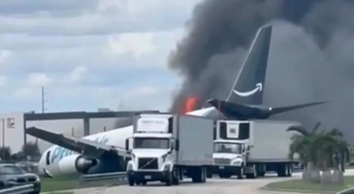 Avión de carga se sale de la pista y se incendia en el Aeropuerto Internacional de Miami