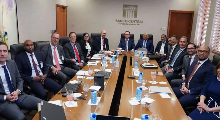 Gobernador Valdez Albizu recibe a un ?Staff Visit? del FMI para evaluar el desempeño de la economía dominicana