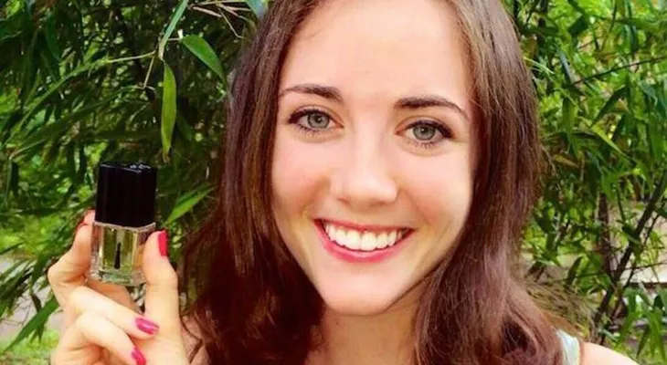 Inventan barniz de uñas cambia de color si te quieren drogar para violarte 