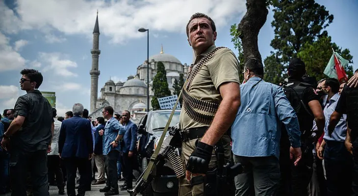Mano de hierro de Erdogan: más de 6.000 detenidos tras el intento golpista en Turquía