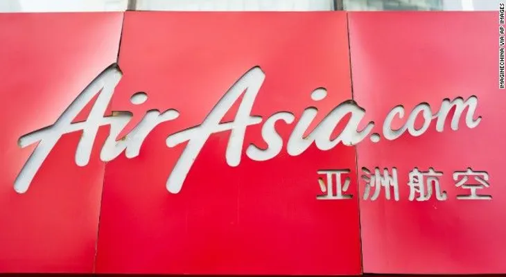 Un avión de AirAsia con  162 a bordo pierde contacto con el control aéreo