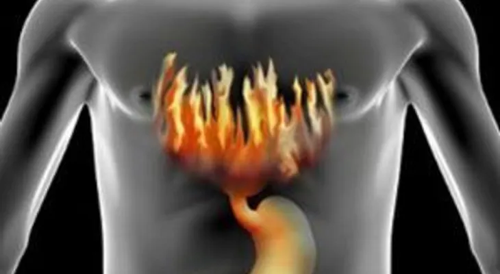 Si siente un dolor con ardor en la zona inferior del tórax es una acidez estomacal