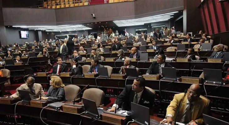 Cámara aprueba Ley  regula los salarios en la administración pública