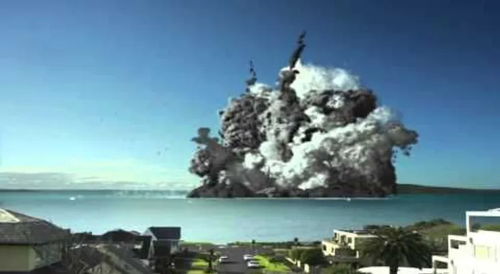 "Erupción" de un volcán submarino "destruye" la ciudad más poblada de Nueva Zelanda