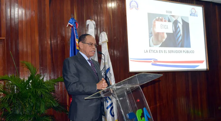"Robarse el dinero público es apuñalar la democracia", advierte Lidio Cadet 