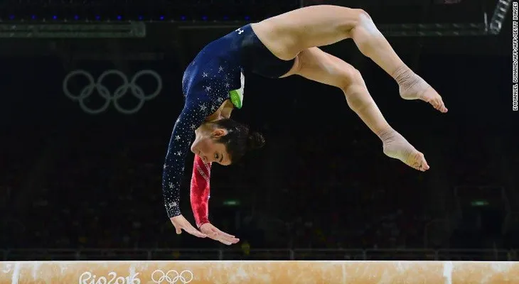 Los padres nerviosos de esta gimnasta conquistaron internet