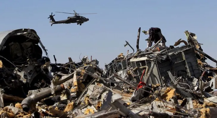 El avión ruso en Egipto se desintegró en el aire
