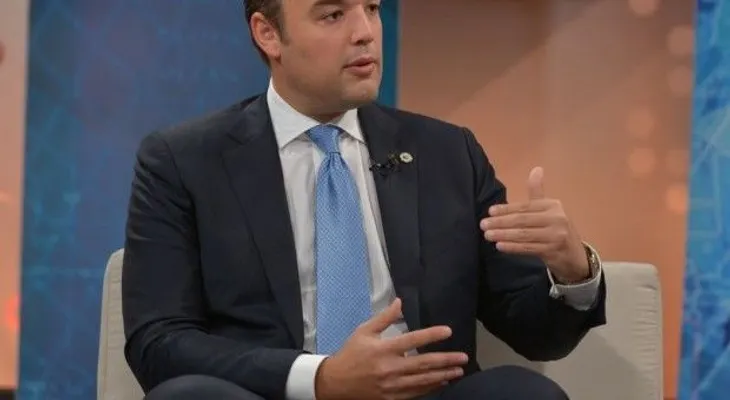 Del Castillo Saviñón declina aspiraciones a senador