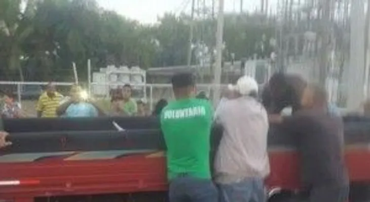 Dos estudiantes mueren al ser arrollado por un camión en Moca