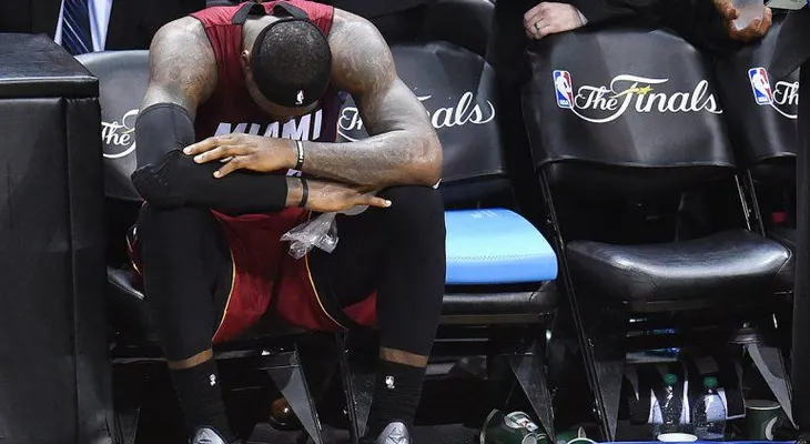 Gatorade se ríe de LeBron y los fans por sus calambres