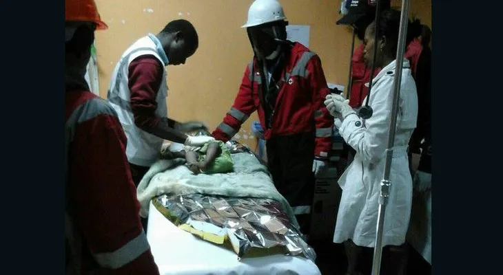Increíble rescate de una bebé que pasó 80 horas atrapada bajo los escombros