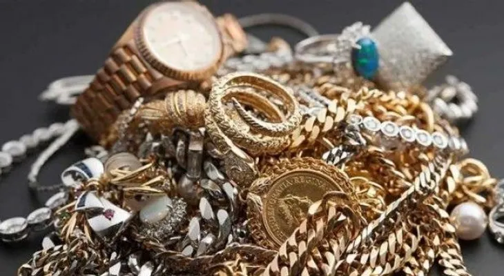 Roban 1 millón de dólares en joyas durante acto navideño en México