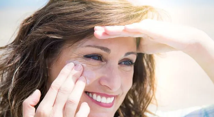 ¿Cuáles son las cremas solares ideales para las pieles maduras?