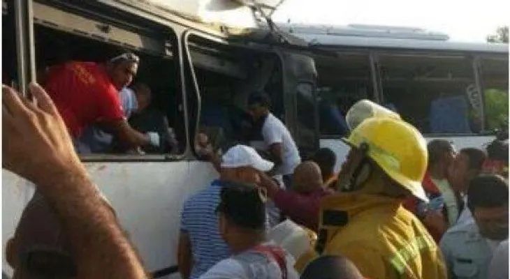 Llegan a diez muertos por accidente en Verón