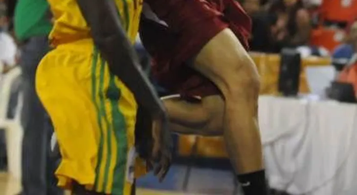 Los Mina vence a San Carlos 89-86