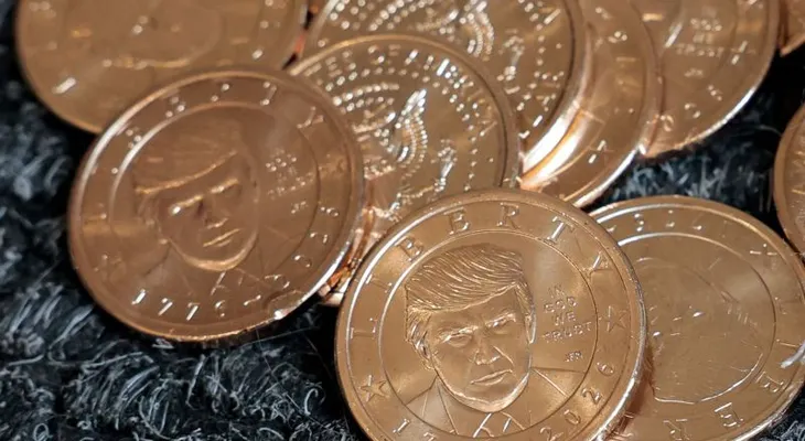 Monedas conmemorativas de US$ 1 con la cara de Trump se agotan el día de su lanzamiento