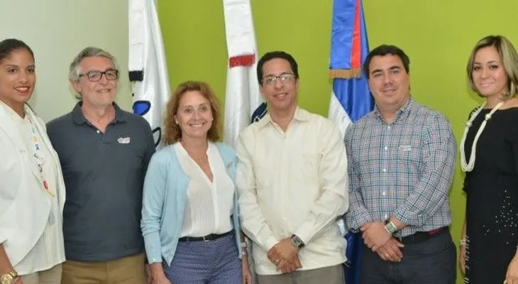 Médicos españoles elogian servicios ofrece CAID RD