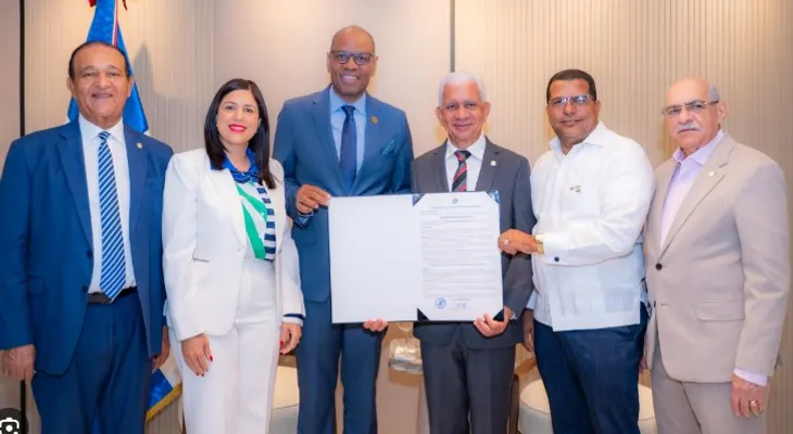 CDP reconoce al presidente del Senado, Ricardo de los Santos, por su respaldo al gremio periodístico