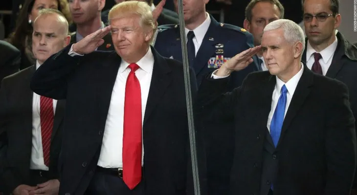 El emperador: un tuit de Trump dispara las alarmas de propios y extraños